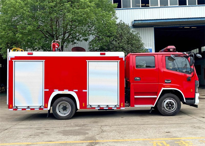 🚒 消防车大揭秘：城市里的"红色守护神"到底有多硬核？